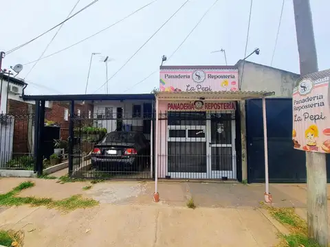 VENTA CASA 4 AMBIENTES EN MORENO