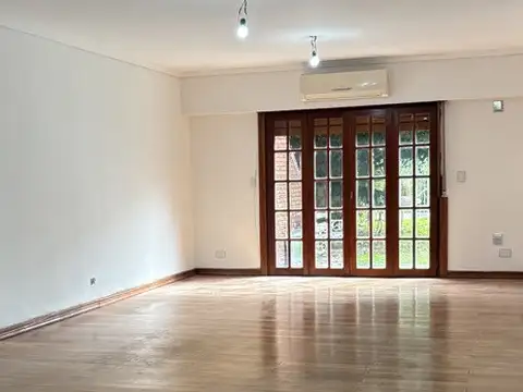 Chalet 4 dormitorios en alquiler | Jardín, pileta y quincho | A metros de Av. Libertador – Béccar