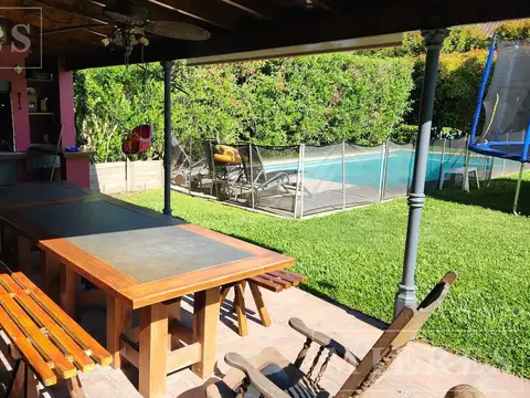 Casa 6 ambientes con 2 baños