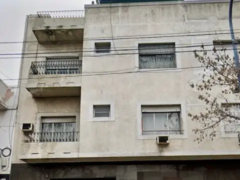 AMPLIO DEPARTAMENTO A REFACCIONAR! OPORTUNIDAD!!!!!!