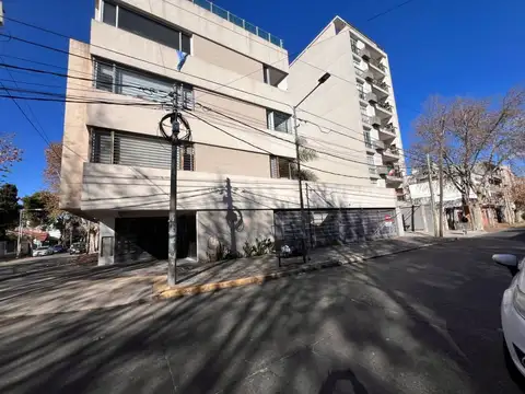 Cochera Doble Ubicada en Esquina