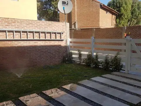 Depto Tipo Casa 3 ambientes con 2 baños