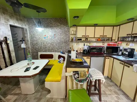 Casa 5 ambientes con 2 baños
