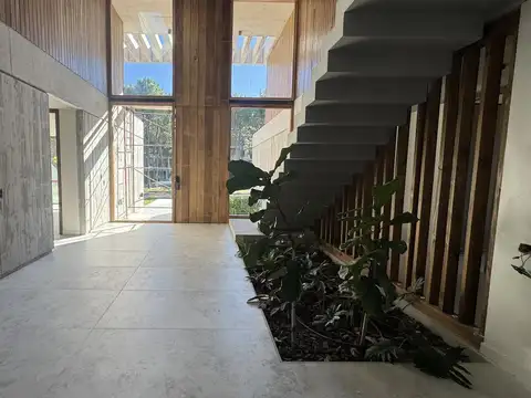 Casa en Venta, Pinamar Norte, Casa 5 dormitorios c/ jardín y pileta