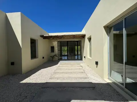 Venta de casa en una planta con pileta - Naudir Aguas Privadas