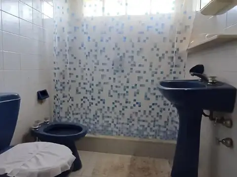 Casa 5 ambientes con 4 baños