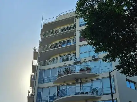 Hermoso 3 ambientes al frente con balcon y cochera 
