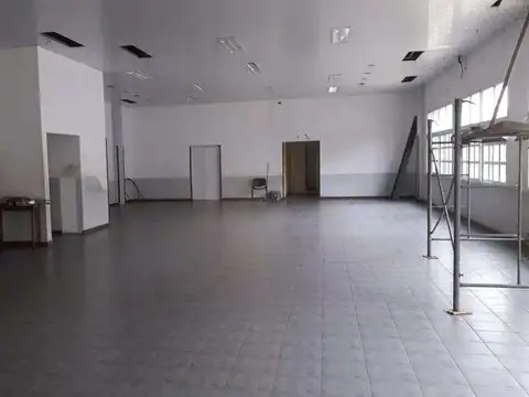 VENDO LOCAL COMERCIAL POR AV URUGUAY (POSADAS-MISIONES)