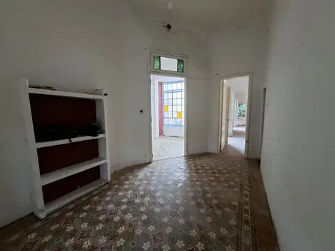 Casa 5 ambientes con 1 baño