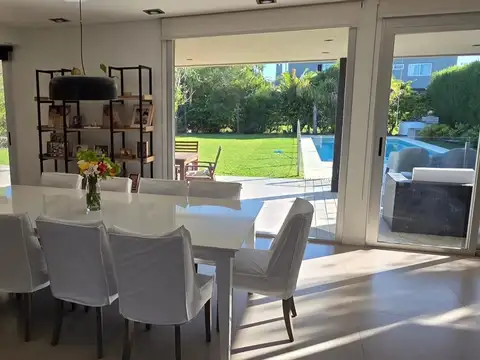 Casa 5 ambientes con 5 baños