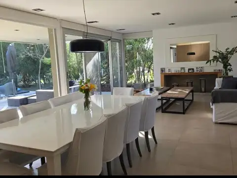 Casa en Alquiler de 4 dormitorios