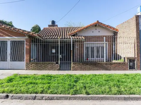 Venta Casa 4 ambientes en San Miguel.