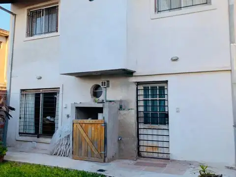 Depto Tipo Casa 3 ambientes con 2 baños