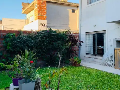 VENTA - PH AL FRENTE 3 AMBIENTES