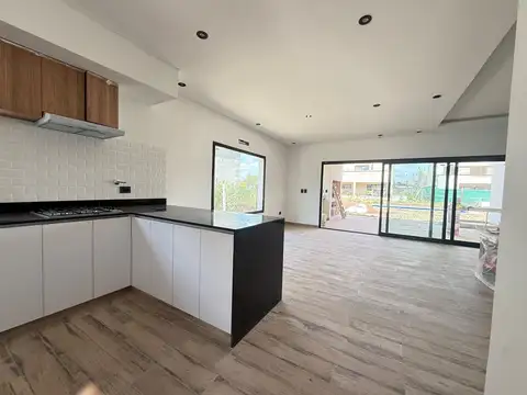 VENTA BARRIO SAN PABLO CASA 4 AMBIENTES LOTE INTERNO