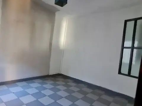 Depto Tipo Casa en Alquiler en Caseros, $ 85.000