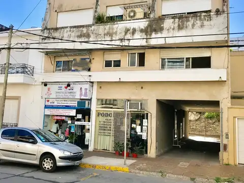Martínez: Departamento con Cochera. Monoambiente ubicado a 1 Cuadra de Avenida Santa Fe y de Hipolito Yrigoyen