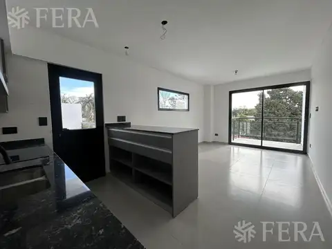 Venta Departamento 2 ambientes con balcón, baulera y espacio guardacoche en Bernal Este