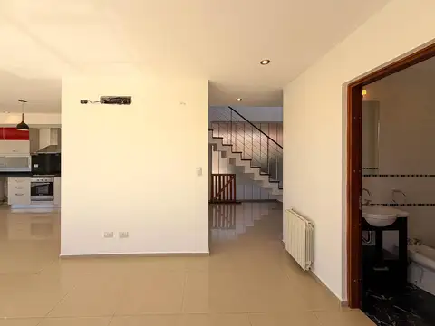 Casa en Venta con 3 cocheras