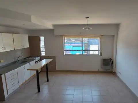 Ph de 2 ambientes en primer piso por escalera Villa Martelli