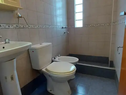 Ph de 2 ambientes en primer piso por escalera Villa Martelli