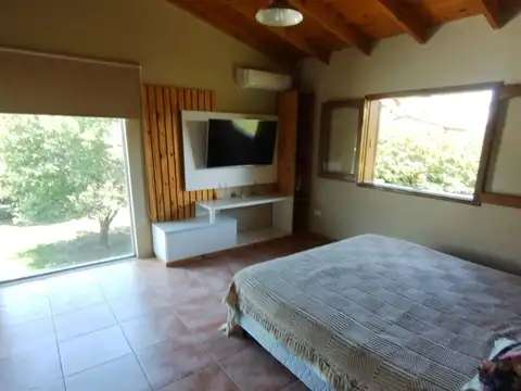 Casa 8 ambientes con 4 baños