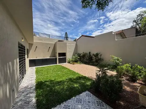 VENTA CASA 4 AMB COCHERA JARDIN PARRILLA