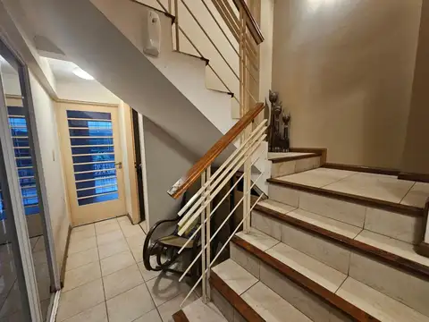 Depto Tipo Casa 4 ambientes con 2 baños
