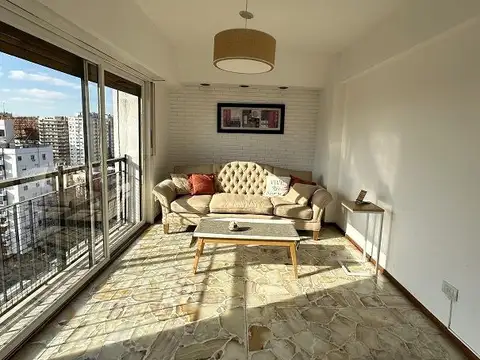 Venta 4 amb sobre Av Rivadavia con cochera Impecable Al frente con balcon