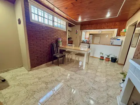 Depto Tipo Casa 4 ambientes con 2 baños