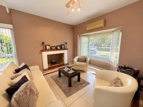 Casa en Venta con 5 cocheras