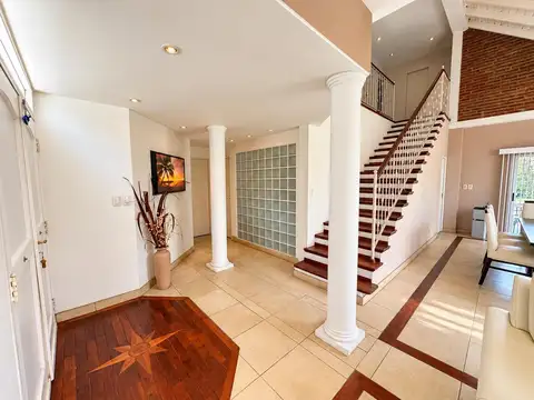 Casa 5 ambientes con 3 baños