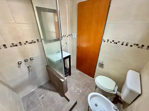 Excelente 3 ambientes en primer piso, sin expensas.