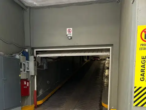 Cochera fija en VENTA. Belgrano, acceso por rampa.