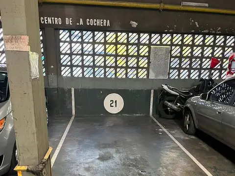 Cochera fija en VENTA. Belgrano, acceso por rampa.