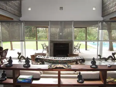 Casa en Alquiler con 2 cocheras