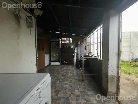 Casa 3 ambientes  en venta con retiro y jardín al fondo. EXCELENTE LOTE  MONTE GRANDE