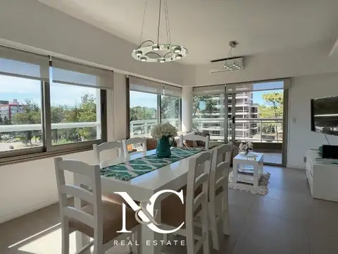 Av. Arq. Bunge  al 1700