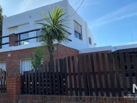 Casa de 3 dor mas apto al fondo con 2 dor en el Chorro a 6 cuardas de la playa Consulte !!!!