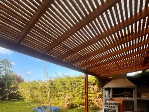 Moderna casa en venta sobre lote de 599 m² en Parque Sicardi
