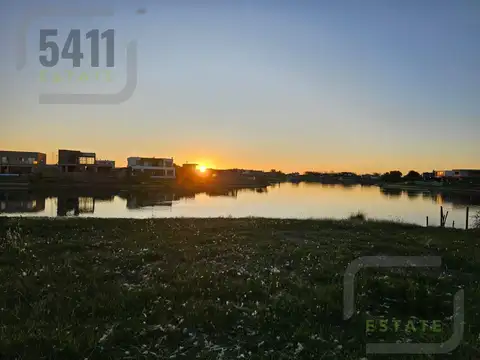 Terreno Venta San Sebastian Area 10 en cul de sac (Laguna) con vista abierta al lago