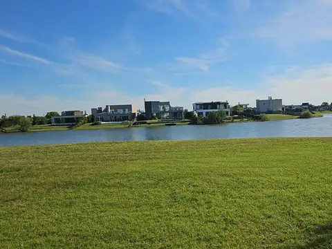 Terreno en Venta San Sebastian Area 10 en cul de sac con vista abierta al lago