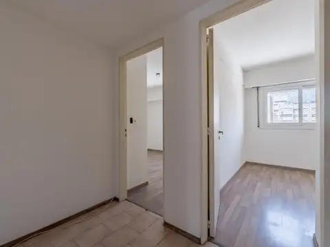 VENTA - Departamento 2 Dormitorios con balcon al frente . Zona Rio , Centro. Rosario.