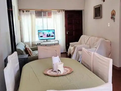 VENTA CASA 5 AMBIENTES CON LOTE DE 1100 M2. CHASCOMÚS