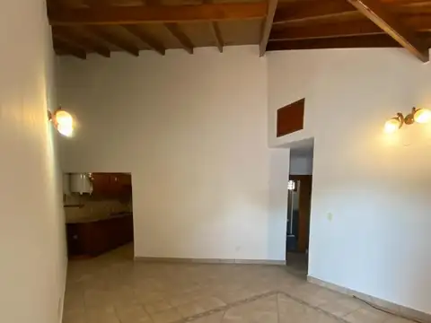 Depto Tipo Casa en Alquiler de 3 ambientes