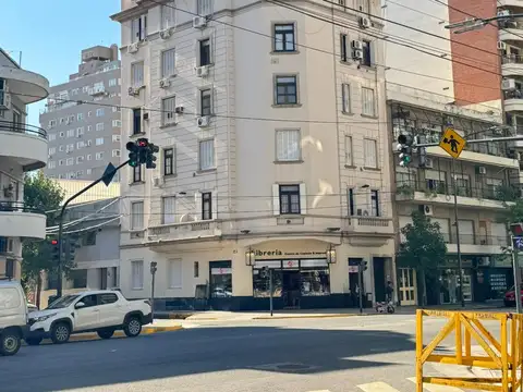 Triplex en excelente estado 4 Amb con terraza y parrilla