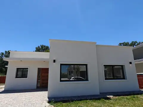 Casa 5 ambientes con 3 baños