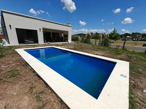Casa con pileta en San Pablo Pilar