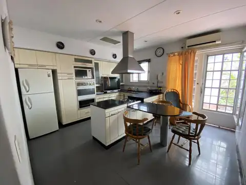 Casa de 3 ambientes en increible zona