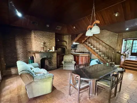 Casa en Venta con 2 cocheras